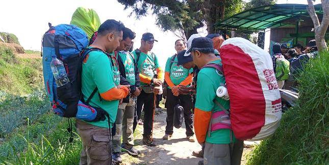 TRAMP Lakukan Pendakian Sumpah Pemuda di Gunung Gede