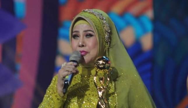 Elvy Sukaesih Raih Penghargaan Lifetime Achievement Award 