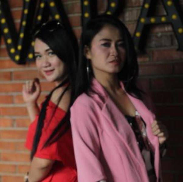 Dua Artis Cantik Velline Chu-Wulan  (VW) Take Vokal Single Aku Bukan Samsak