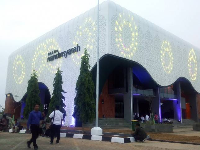 Bersama Nasabah, Mandiri Syariah Resmikan Masjid Cipali