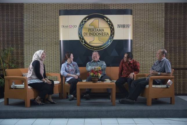 Hadirkan Sofa Plastik Knock Down Motif Rotan, Napolly Sukses Raih Penghargaan Pertama di Indonesia