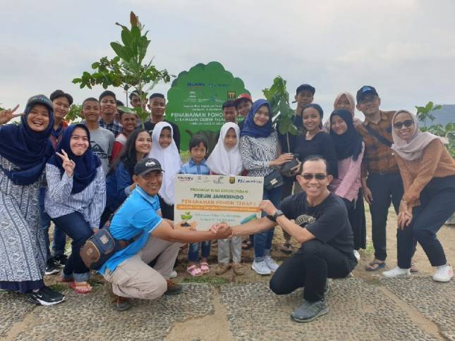 Jamkrindo Ikut Hijaukan Geopark Ciletuh