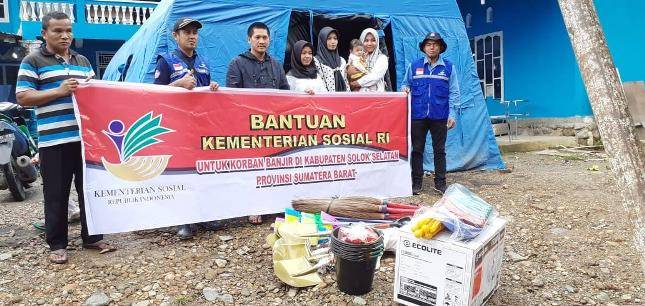 Kemensos Salurkan Bantuan Banjir Solok Selatan Rp 1,6 Miliar