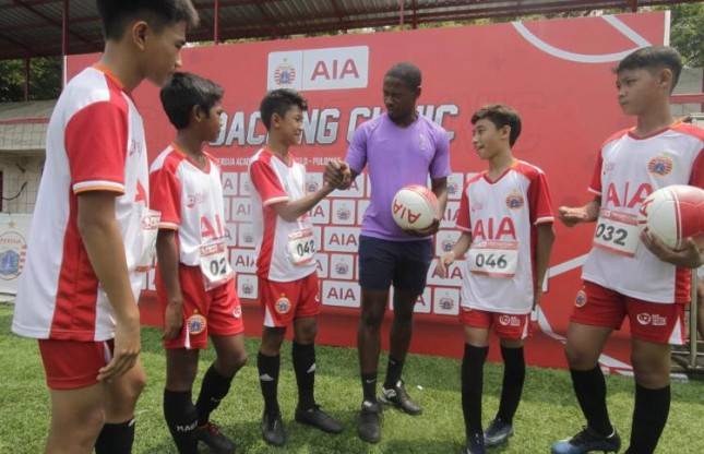 AIA Ajak Talenta Muda Sepak Bola Berlatih di Akademi PERSIJA 