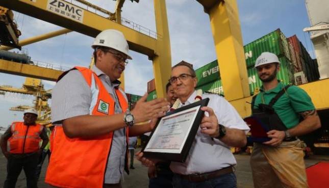 Pelindo 1 Lepas Kapal Tetrakhir dan Sambut Kapal Perdana 2020