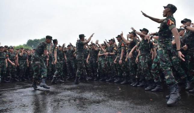 Marinir Dikunjungi Taruna Taruni Akademi TNI