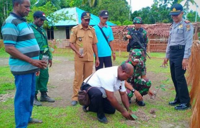 Sinergitas TNI-Polri Bersama Pemerintah Hijaukan Distrik Citak Mitak Papua  