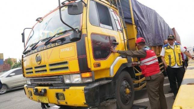  Hutama Karya-BPJT dan Korlantas Tindak Kendaraan yang Tak Taat  Aturan