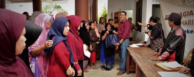 Peringati HPN, PWI Kalsel Gelar Pembagian Sembako Untuk Warga Kurang Mampu
