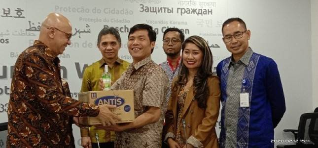Enesis Indonesia Salurkan 1000 karton Produk Pembunuh Kuman untuk WNI di Tiongkok