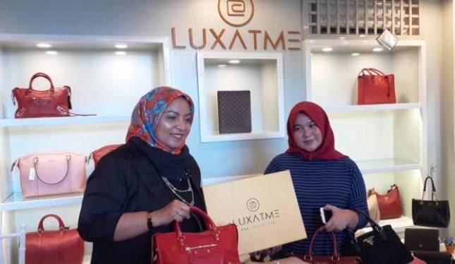 Ade Hanurati, Anak Milenial Jadikan Tas Branded Sebagai Identitas Diri