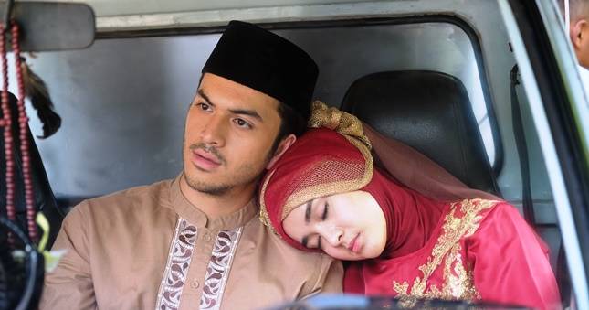 Hanung Janji Berangkatkan Korban Umroh Jika Film Mekah I Am Coming Sukses
