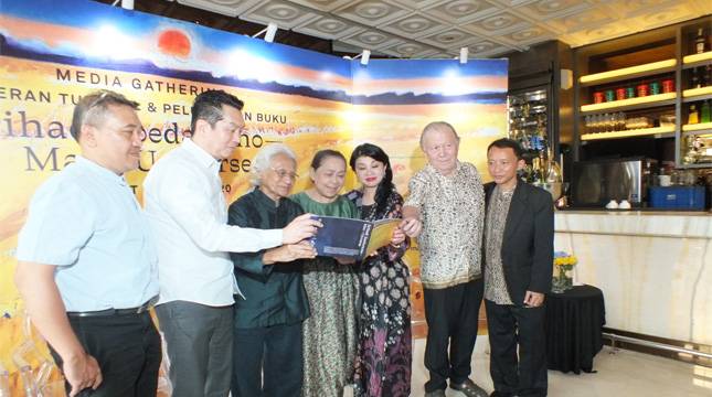 SRIHADI DAN BENTANG ALAM DALAM MAN x UNIVERSE