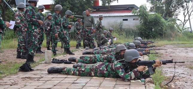 Yon Arhanud 1 Mar Laksanakan LPD Menembak Senapan  