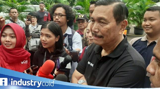 Menko Luhut Minta Perusahaan Swasta Contoh Kepedulian AGP Bangun 10 RS Lapangan untuk Suspect Corona