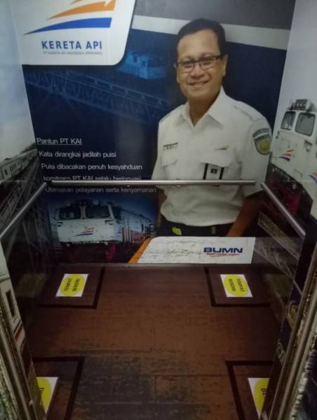 Terapkan Sosial Distancing PT KAI Daop 1 Jakarta Pasang Pembatas Jarak Penumpang di Berbagai Area Stasiun