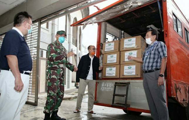 KADIN dan Budha Tzu Chi Kembali Serahkan Bantuan, Rosan Roeslani: Pemerintah Tidak Sendirian Memerangi COVID-19