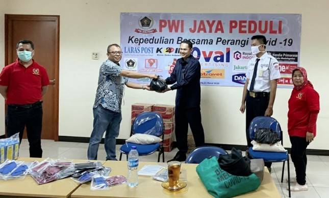 PWI Jaya Peduli Salurkan Bantuan untuk Warga Kurang Mampu Terdampak COVID-19