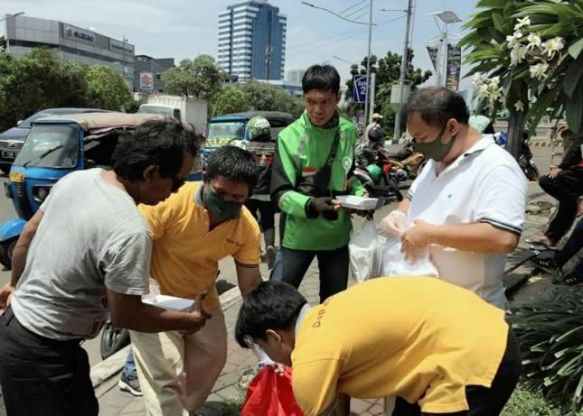 Ojol, Sopir dan Pekerja Harian Susah Karena Corona, Dapoer Kasih Berikan Bantuan Pangan