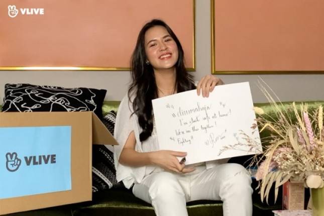 VLIVE Mendorong Para Artis  dan Penggemar Tetap di Rumah 