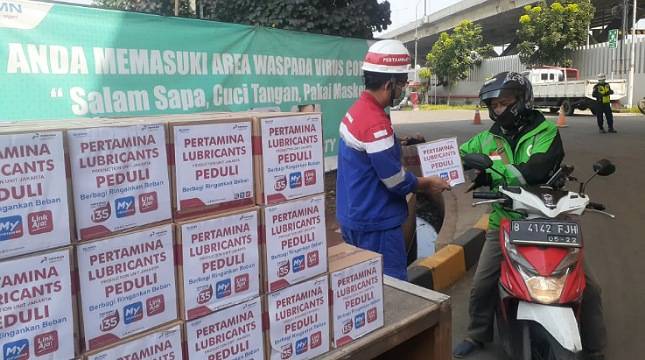 Pertamina Lubricants Salurkan Paket Sembako untuk Pengemudi Transportasi Umum