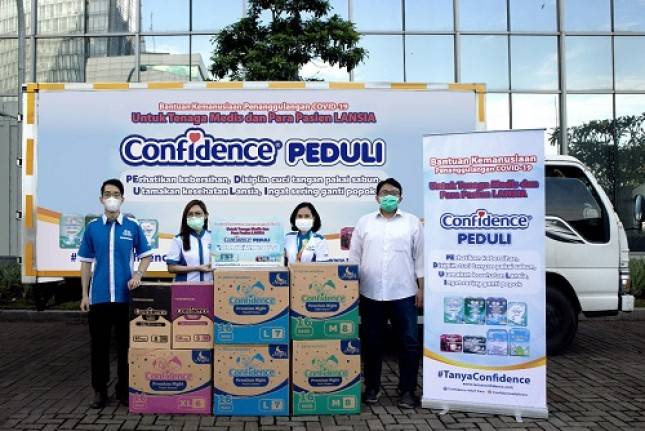 Banyak Lansia Terpapar Corona, Confidence Donasikan 10 Ribu Popok Dewasa 