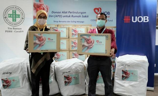 UOB Indonesia Donasikan 100.000 APD dan Pangan Pokok Bagu Masyarakat Terdampak COVID-19