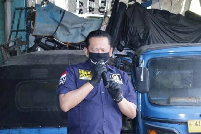 Giliran Pengemudi Bajaj Terima Donasi Ketua MPR-RI