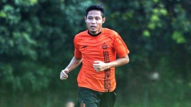 Evan Dimas Nikmati Ketupat Opor Ayam Saat Lebaran di Surabya