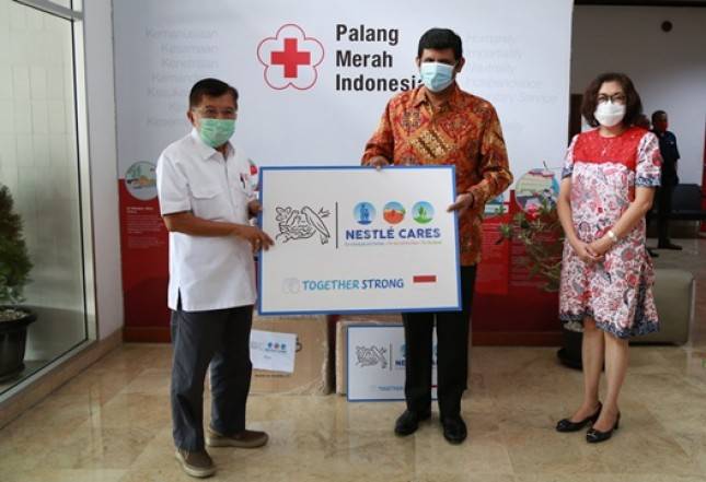 65 Ribu APD dari Nestle Indonesia Dukung PMI Hadapi Pandemi Covid-19  