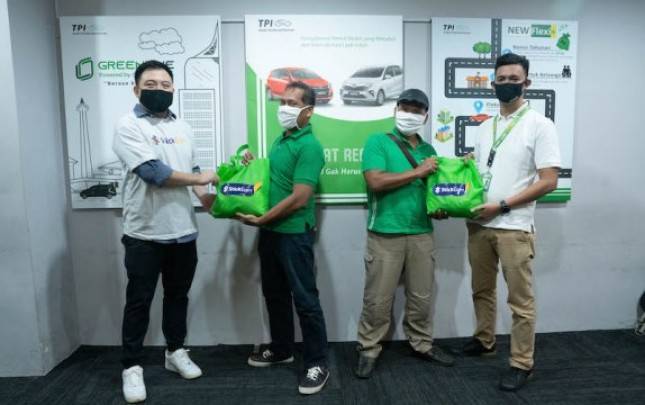 Giliran Mitra Pengemudi Peroleh Donasi Sembako dari StickEarn dan Grab