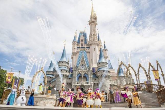 Disney World dan Universal Orlando Tak Wajibkan Pengunjung Pakai Masker