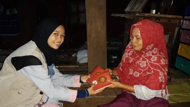 Bingkisan untuk Pengajar Qur&rsquo;an yang Tinggal di Rumah Tuanya
