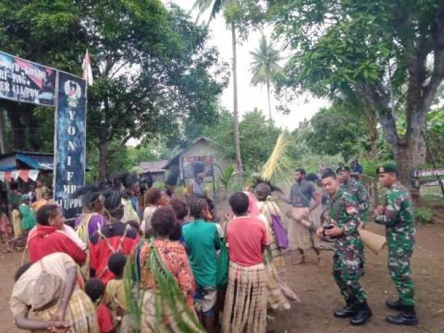 Pesta Adat Prajurit Satgas Yonif 411 Gelar Perpisahan Bersama Suku Kanum Papua