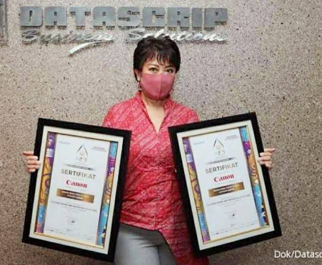 Canon Sabet Solo Best Brand & Innovation Award 2020 Kategori Kamera dan Printer