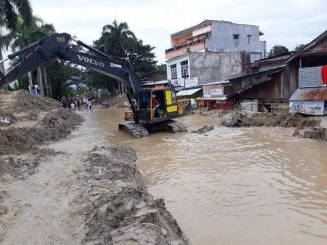 Hutama Karya Turunkan Alat Berat Tanggap Bencana Banjir Bandang di Luwu Utara