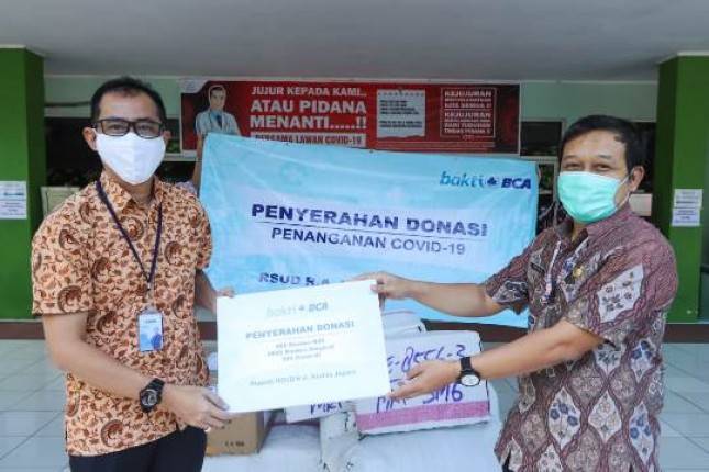 BCA Salurkan Bantuan APD kepada RSUD RA Kartini Jepara