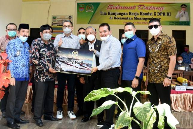 Sekolah Negeri dan Swasta Diminta Harus Sepadan