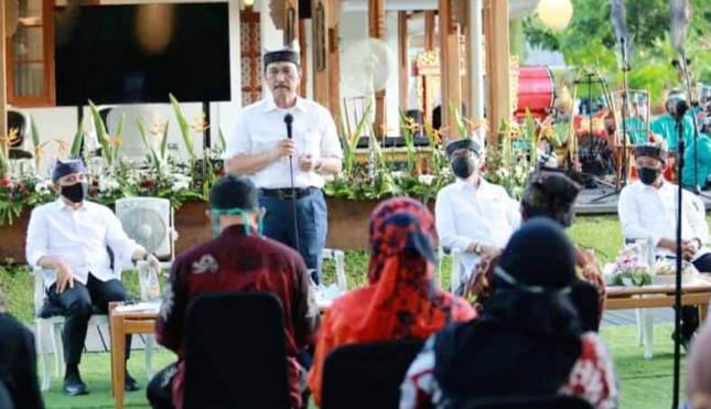 Menko Luhut Dukung Banyuwangi Jadi Tuan Rumah Liga Selancar Dunia