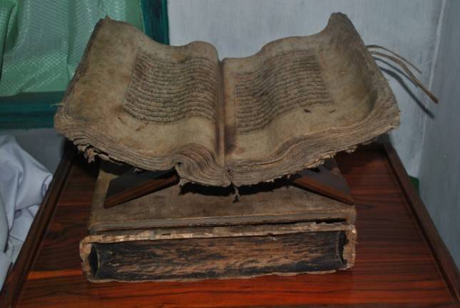 Warga di Alor NTT Simpan Alquran dari Kulit Kayu, Berusia Ratusan Tahun