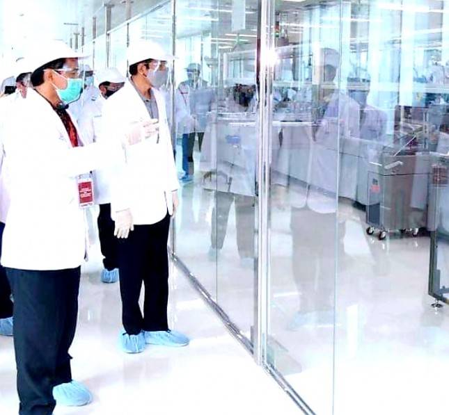 Tinjau Lab Vaksin Covid-19, Jokowi: Bio Farma Akan Produksi 250 Juta Dosis Vaksin Pertahun
