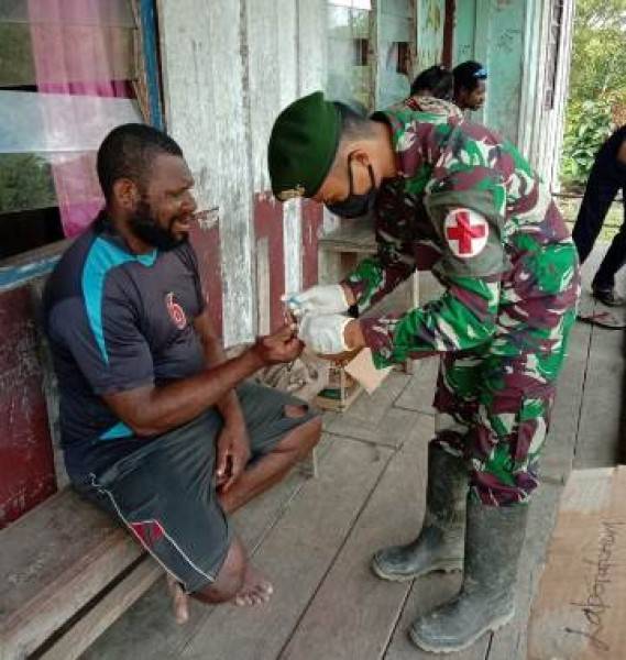 Satgas 754 Kostrad Papua Periksa Kesehatan Masyarakat  Timika Antisipasi Penyakit Malaria