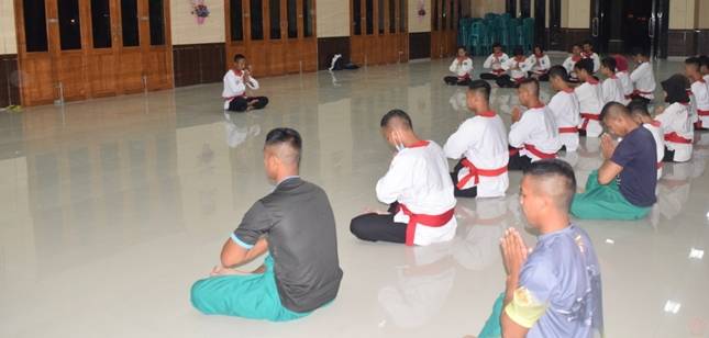 Tingkatkan Kebugaran Tubuh, Yonarmed 12/Divif 2 Kostrad Gelar Latihan Bersama Pendekar Merpati Putih