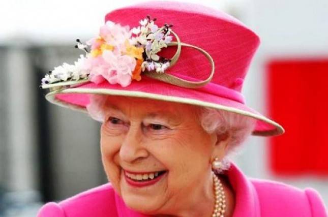 Koleksi Perhiasan Pribadi Ratu Elizabeth akan dipamerkan di Istana Buckingham