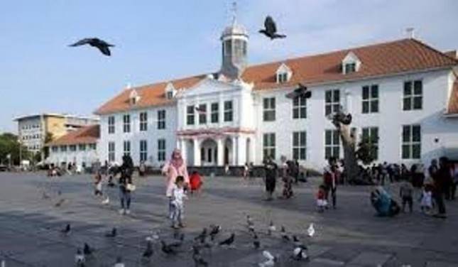 Kota Tua Jakarta Jadi Kawasan Praktik Baik Penggunaan Bahasa Indonesia di Ruang Publik   