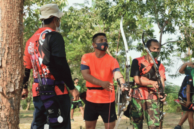 Komandan Menbanpur 2 Mar Beserta Jajaran Asah Kemampuan Memanah
