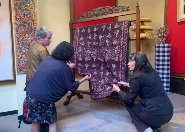 Pamerkan Batik Indigo dan Corak Kiwi, KBRI Wellington Selenggarakan &ldquo;True Colours: The Natural Way of Batik Colouring"