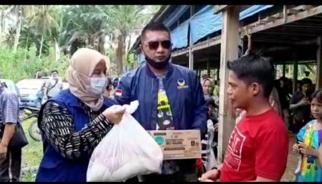 Nasdem Serahkan Bantuan untuk Korban Gempa Sulbar