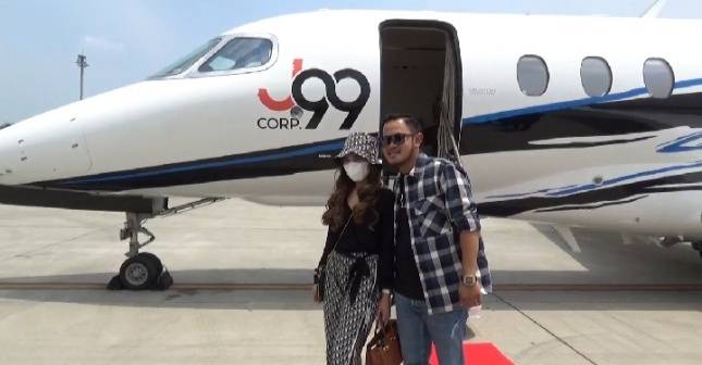 Inspirasional, di Usia 31 Tahun Pengusaha Juragan99 Miliki Pesawat Jet Pribadi
