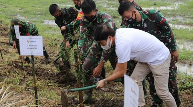 Sukseskan Program Citarum Harum, Uni-Charm Indonesia Tanam 1.500 Pohon Bambu